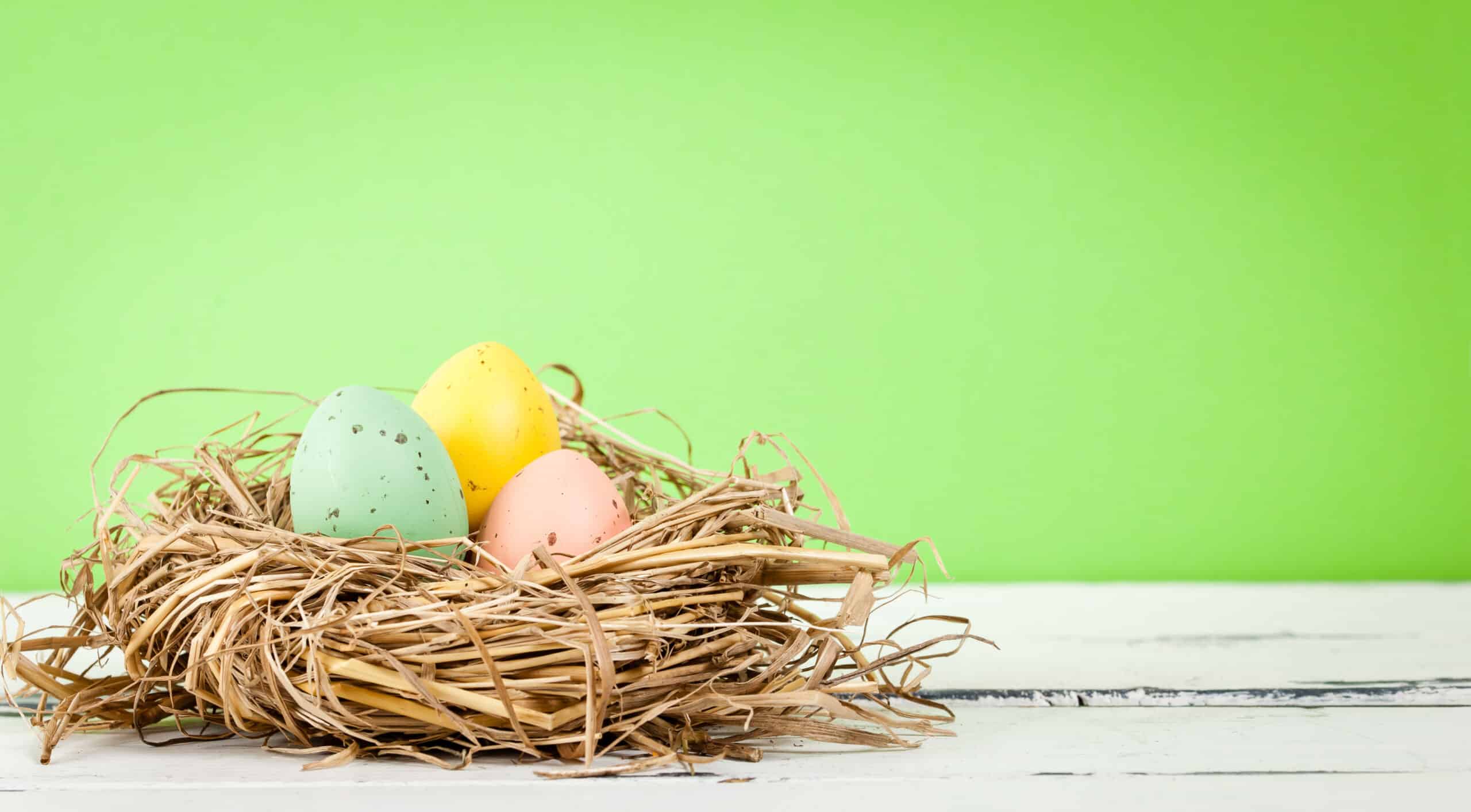 Påskägg i en korg
